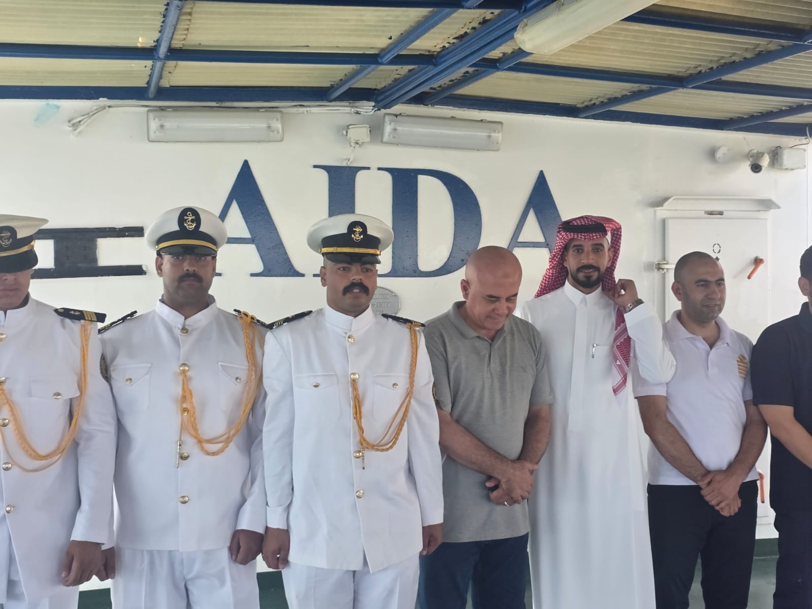 بسام شيبنغ تودع  الباخرة عايدة (٤) التي أبحرت من جدة إلي مصر
