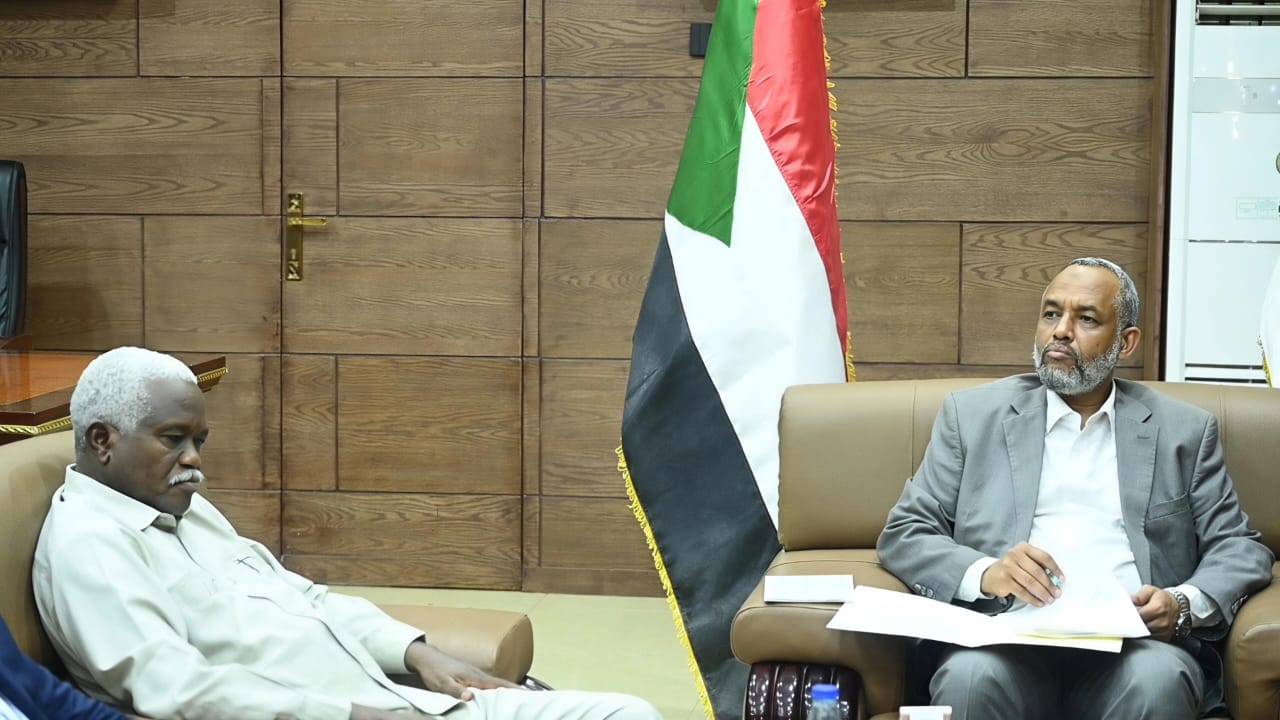 وزير الصحة الاتحادي يلتقي والي ولاية شمال دارفور