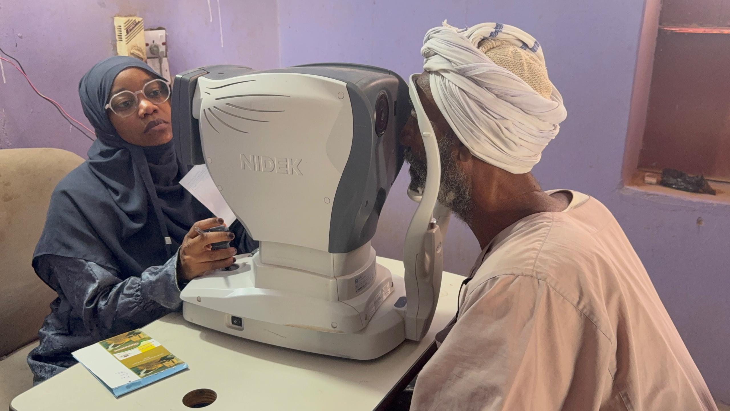 بإشراف مركز الملك سلمان.. «نور السعودية» يمنح الأمل لـ 800 مريض في منطقة جبل أولياء