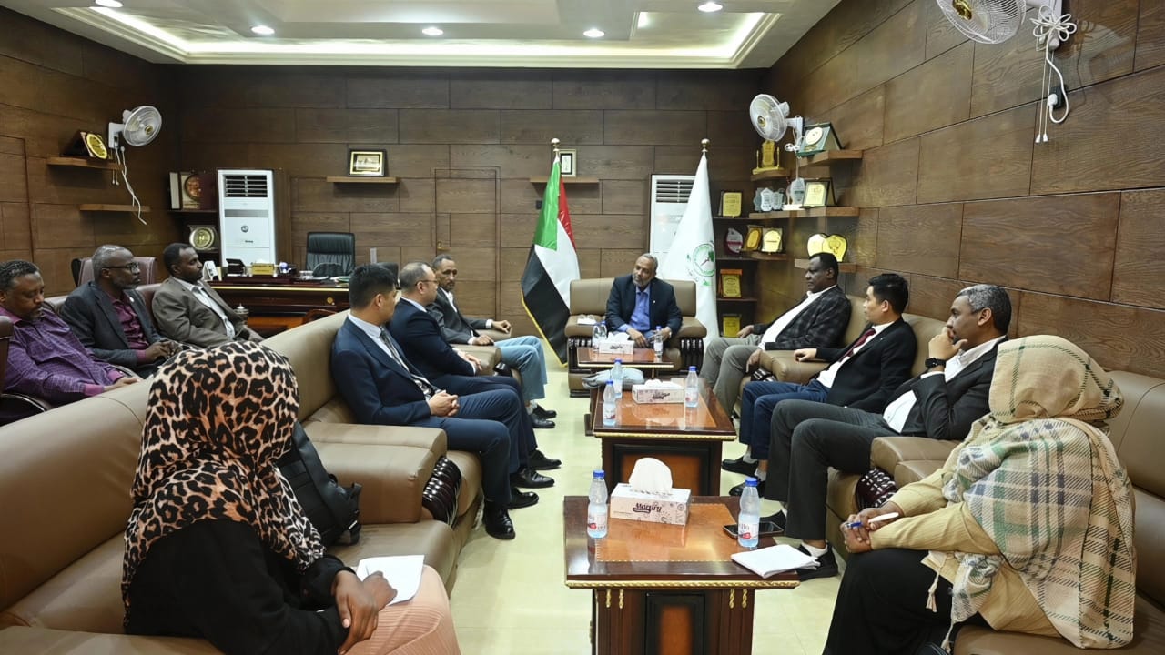 الصحة الاتحادية إجتماع مع الشركة الوطنية للطاقة والهندسة وشركة هشابة الصينية لتأهيل المستشفيات