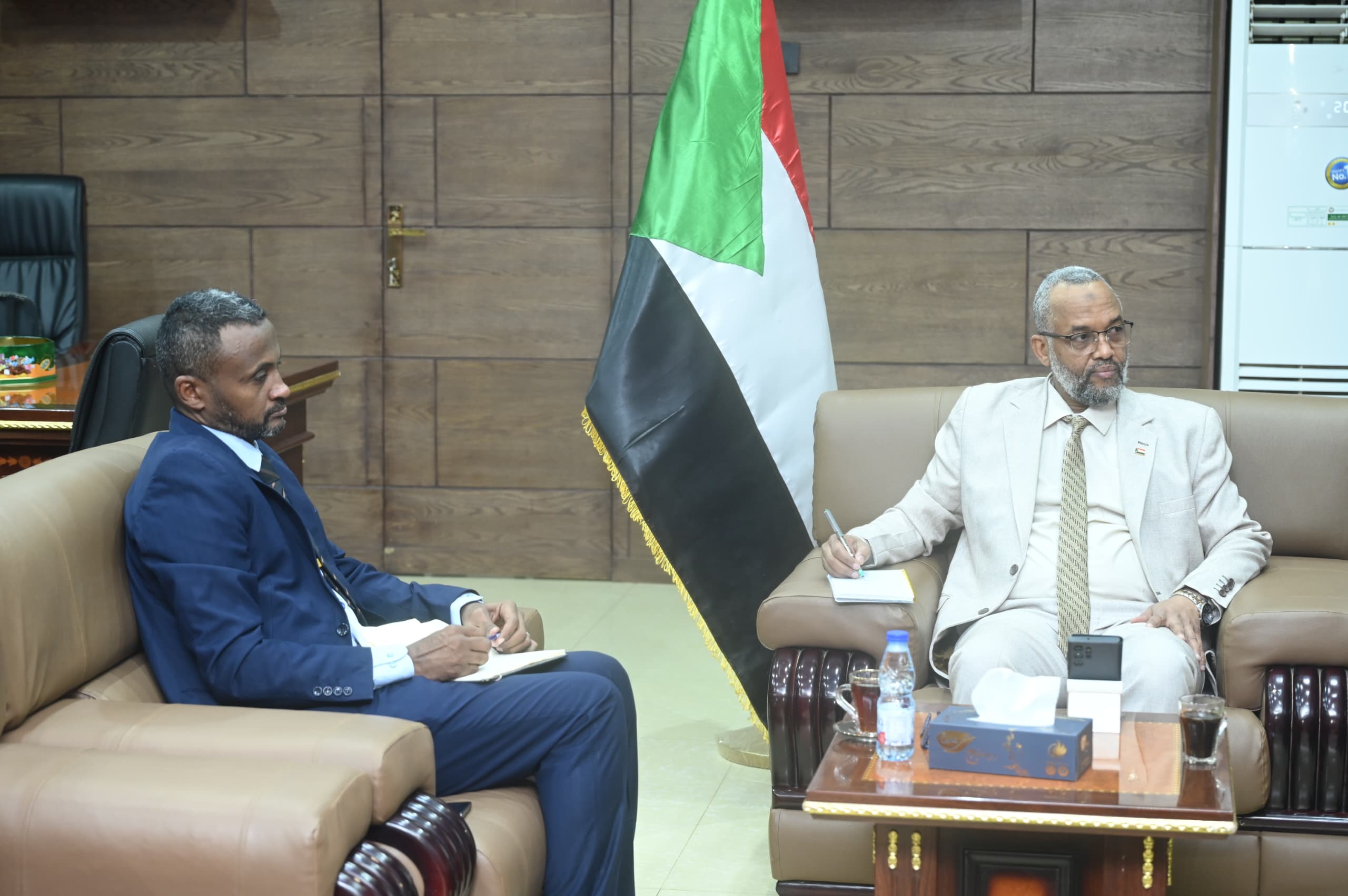 وزير الصحة الاتحادي يبحث مع منظمة أوريل قلوبال هيلث آليات استئصال اللشمانيا