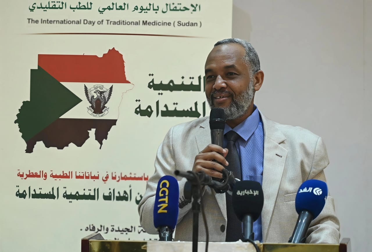 وزير الصحة الاتحادي يوجه بضرورة استثمار ثروة السودان من النباتات الطبية و العطرية في الصناعات الدوائية