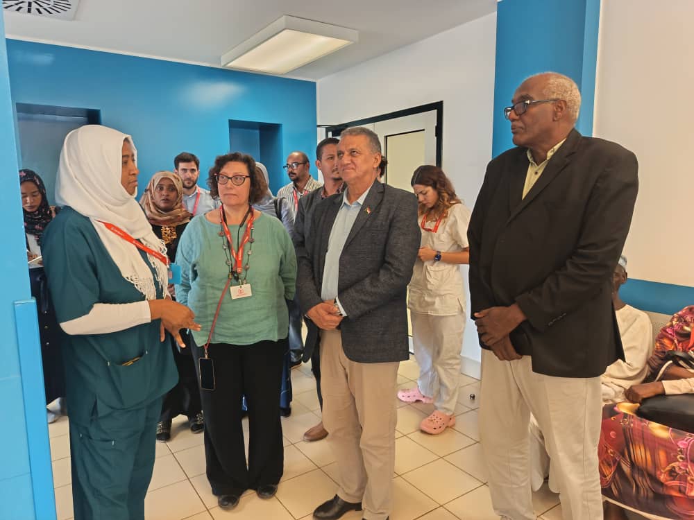 مدير عام صحة الخرطوم يقف ميدانياً على أداء مركز السلام لجراحة القلب